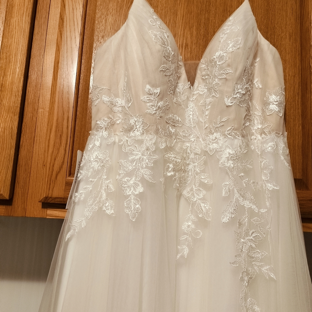 Chic Ivory Lace Dress